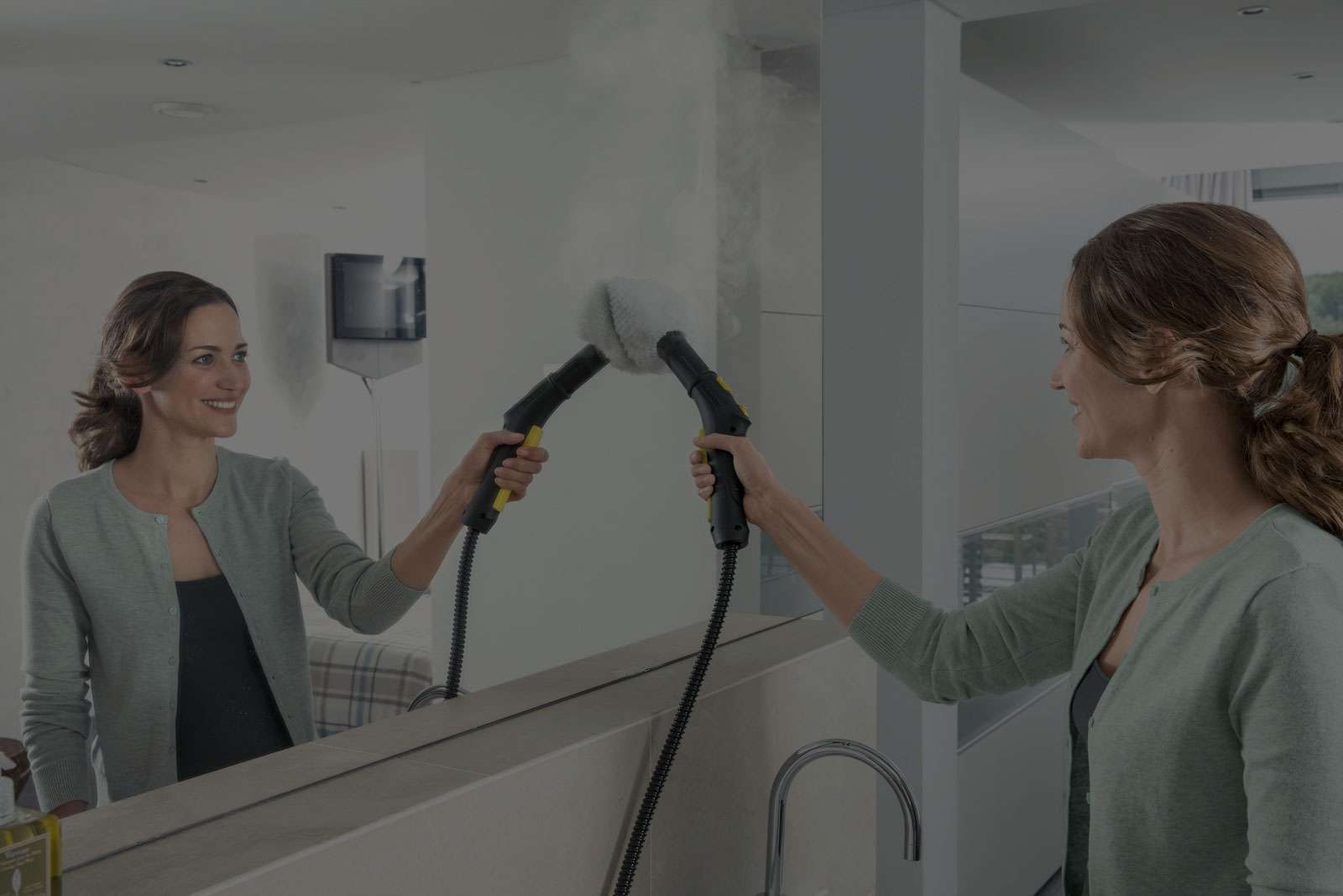 מבצע חגים קיטורית ביתית עם מסנן אבנית Karcher SC3 + אביזר מאריך + מגב חלונות